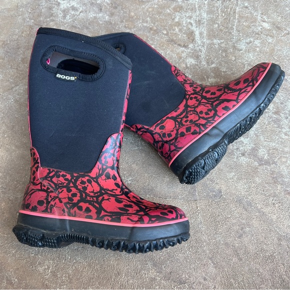 Bogs Classic Skulls Girls Size 12 Pink and Black - Picture 1 of 10